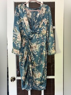 NWT‎ Simplee Plus Women's 1XL Blue Floral Ruched Front Silky Dress | SKU 0423